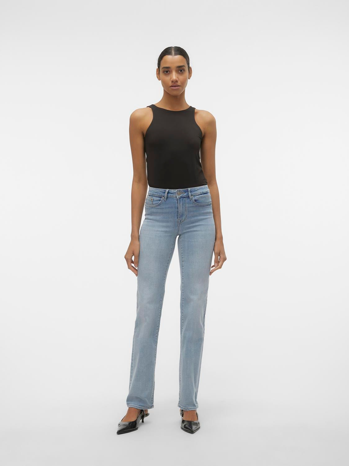 model_shot-front_full